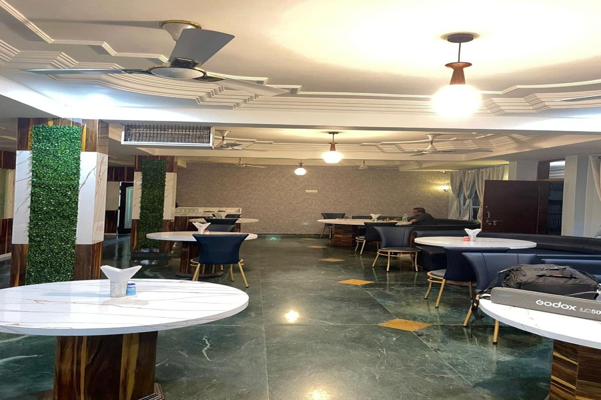Oyo Hotel Rajshree Akolia エクステリア 写真